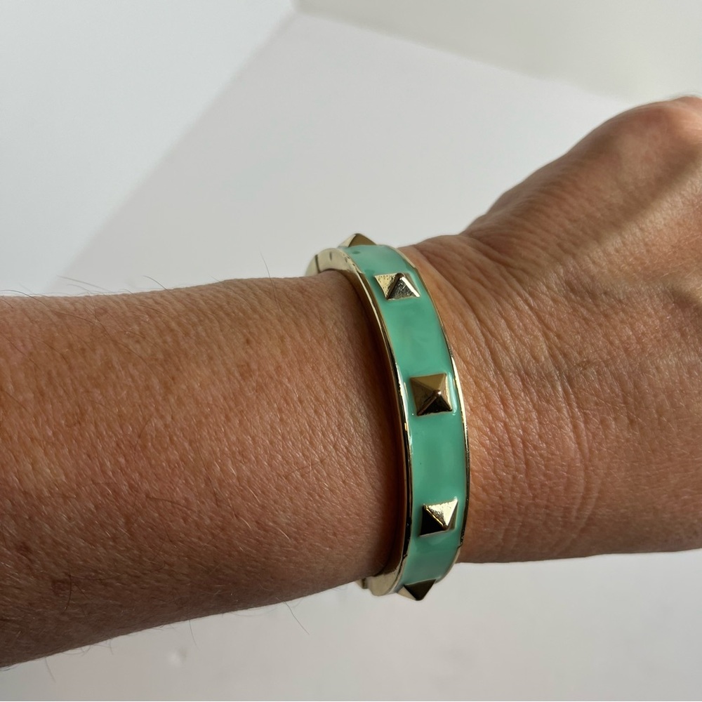 Elegant Turquoise Enamel Painted Spiked Bangle Bracelet Hinged Gold-tone